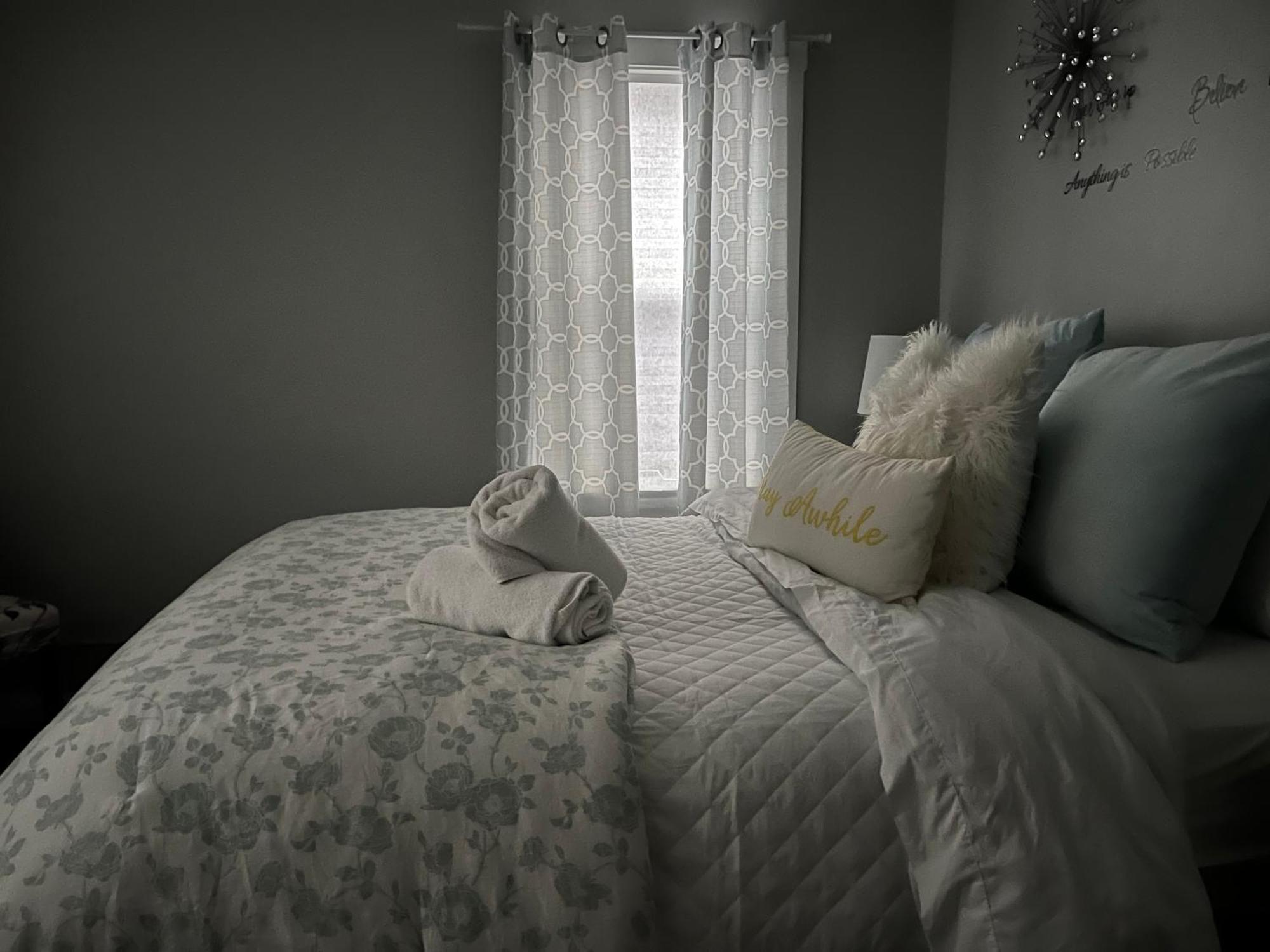 Cozy, 1St Floor Apartment 2Bdrms Plus Semi Private Room With Futon Pets With Fee Family Friendly Close To Everything Cleveland Exterior foto